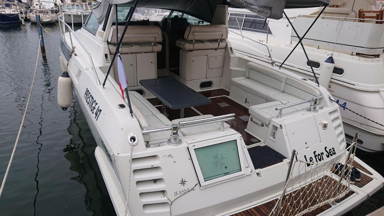 Botel Le For Sea